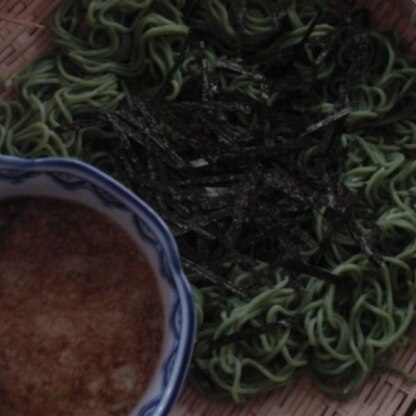 こんばんは～☆昆布を練り込んだ「知床蕎麦」というグリーン蕎麦でいただきました♪長いもが喉越し良くて、とっても美味しかったです(*´▽｀*)ごちそう様でした♪